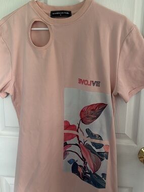 Maniere De Voir Blush Pink Cutout Graphic Tee